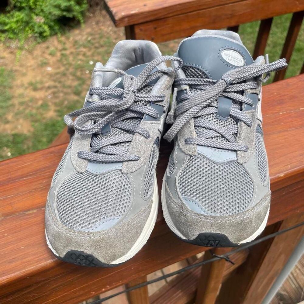 Youth 3 New Balance 990 Grey White Trainers